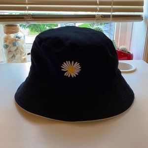 🌼 Reversible Flower Embroidered Bucket Hat 🌼